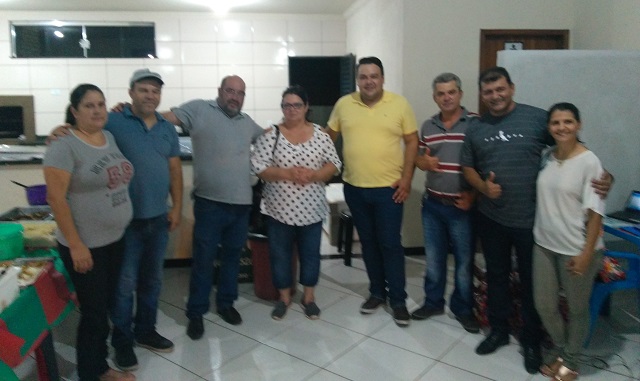 Imagem: Equipe de preparação do jantar: Eli e esposa, Valter Reis e esposa, Ariston Souza, Alair, Fred e Angela Alencar Imagem: Equipe de preparação do jantar: Eli e esposa, Valter Reis e esposa, Ariston Souza, Alair, Fred e Angela Alencar