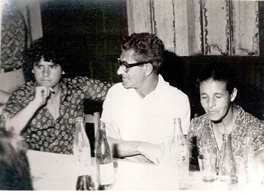 Foto enviado por Anor B. da Silva - com seus pais na formatura do Ginásio em 1973 Foto enviado por Anor B. da Silva - com seus pais na formatura do Ginásio em 1973